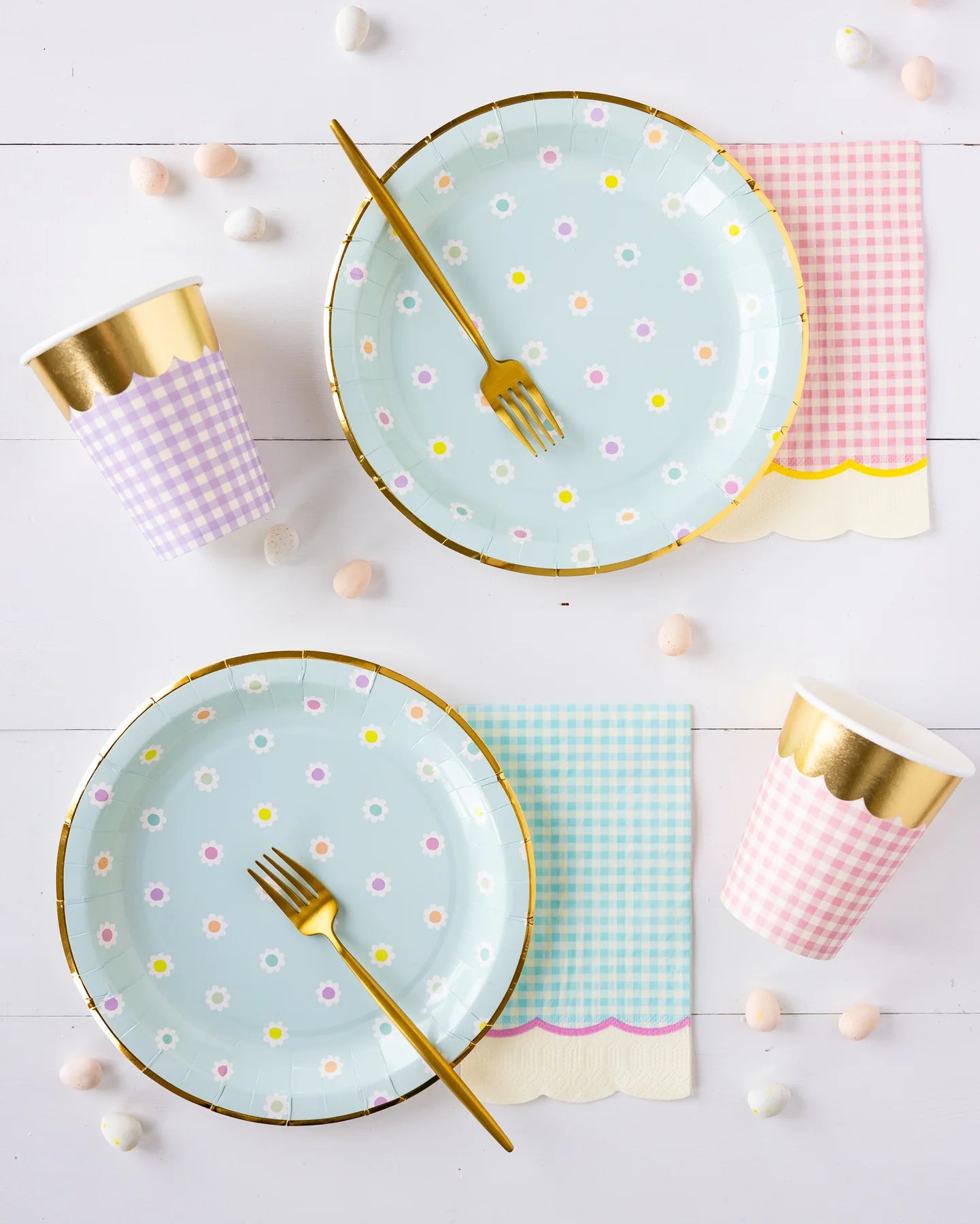 Gingham Cups with Gold Scallop